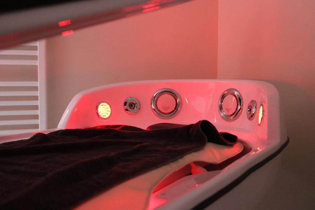 'T Vlyt Vakantiehuis-Wellness Bed & Breakfast Riemst Luaran gambar
